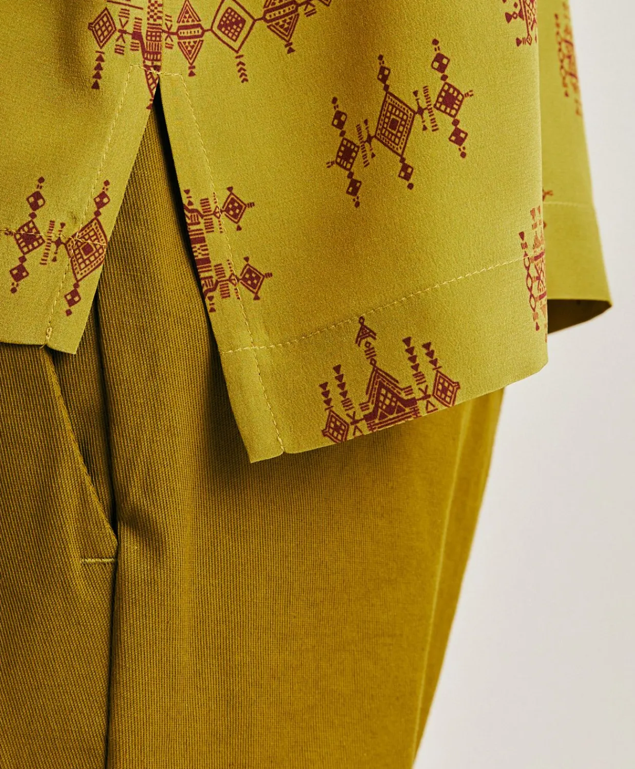 Donne Momonì Bluse E Camicie-Blusa Curacao In Crepe De Chine - Lime/Vino