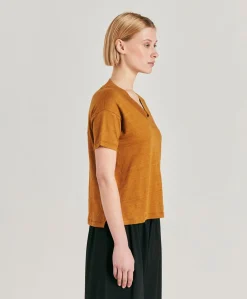 Donne Momonì T-Shirts E Top-Tshirt Nancy In Jersey Lino - Caramello